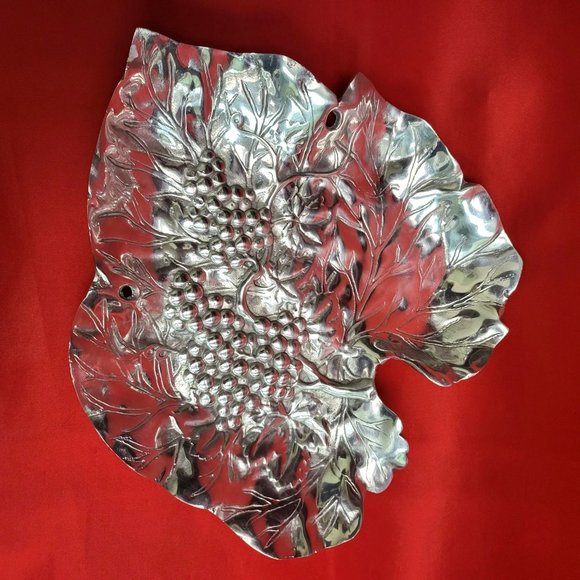Vintage Grape Leaf Silver Tone Wall Hanging Decor - Picture 4 of 13